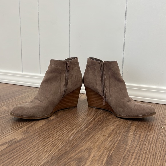 Madden NYC Wedge Boot - Picture 2 of 6